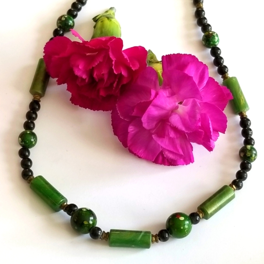 Vintage necklace green and black choker hippie